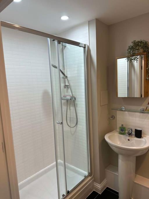 Cute Apartment Next To Colindale Station 에지웨어 외부 사진